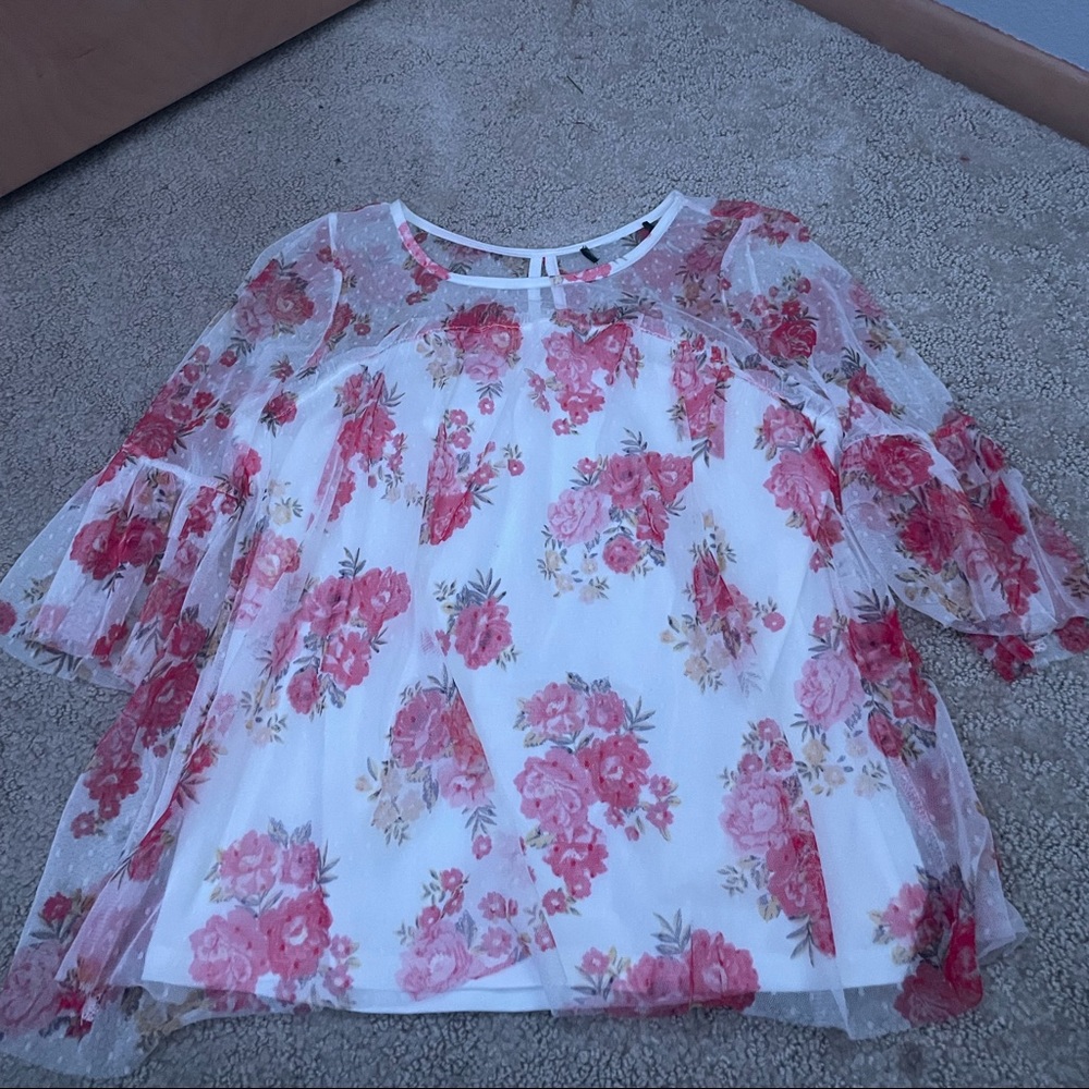 I’m selling a blouse that’s brand new!
